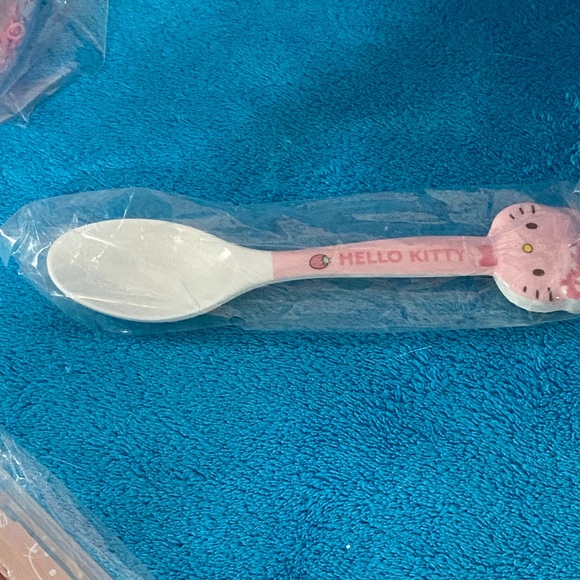 Hello Kitty Fun Bundle - Picture 10 of 13